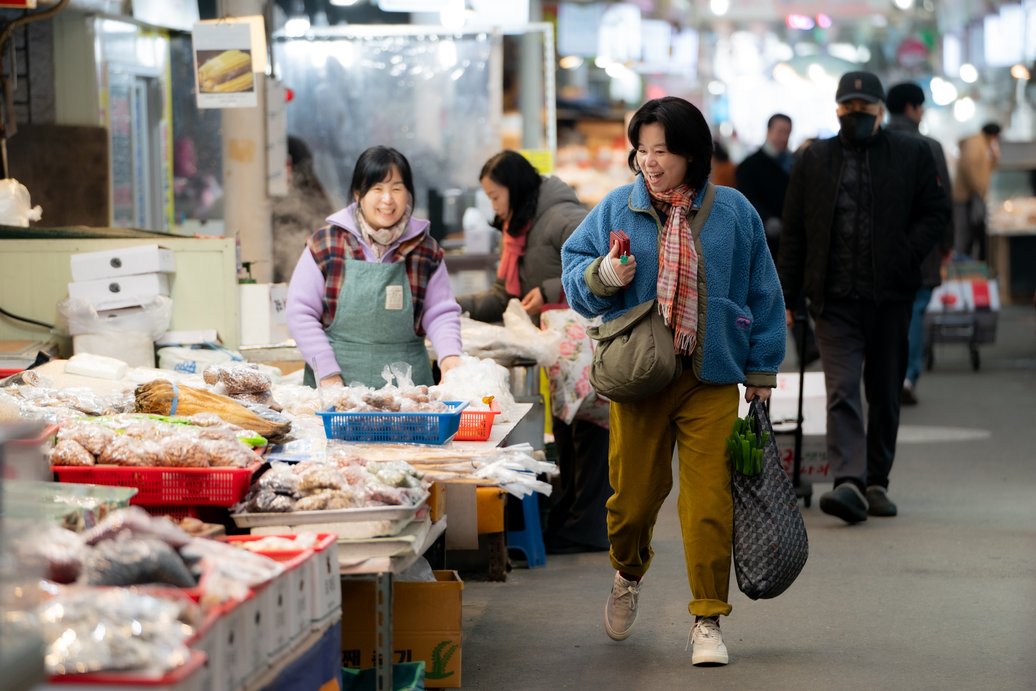 Khán giả Việt hào hứng khi được 'đưa mẹ lên phim' trong credit đặc biệt của phim 'Đếm ngày xa mẹ'