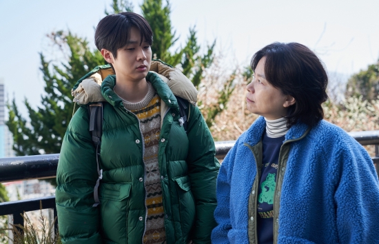 Khán giả Việt hào hứng khi được 'đưa mẹ lên phim' trong credit đặc biệt của 'Đếm ngày xa mẹ'