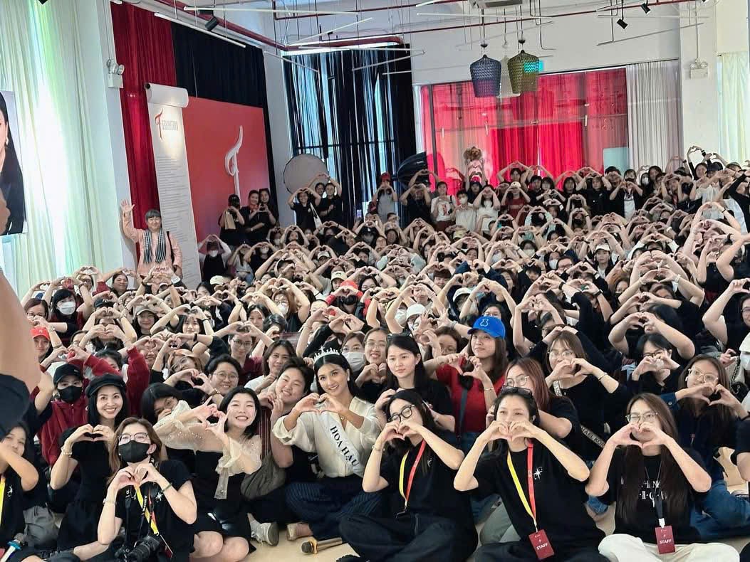 Mừng sinh nhật, NSƯT Kim Tuyến tổ chức triển lãm kỷ niệm đánh dấu chặng đường 20 năm hoạt động nghệ thuật