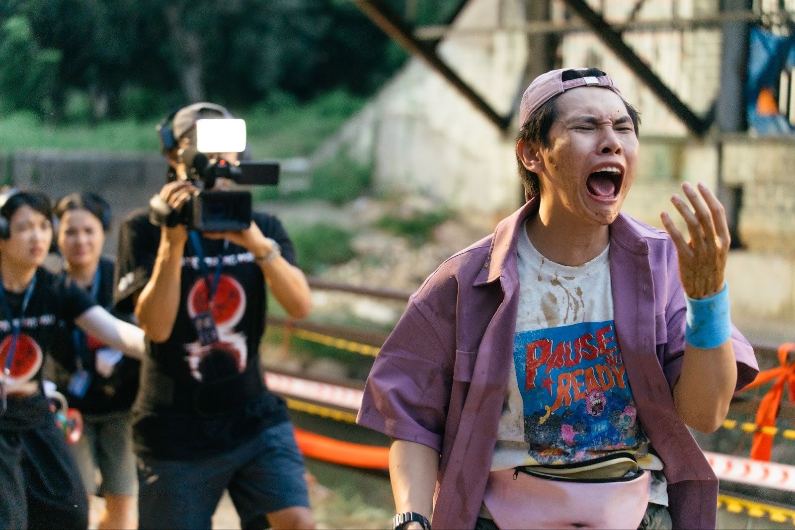 'Chạy liên tục, hài liên tục' - Tiếng cười ngập tràn trong 'Đại tiệc trăng máu 8'