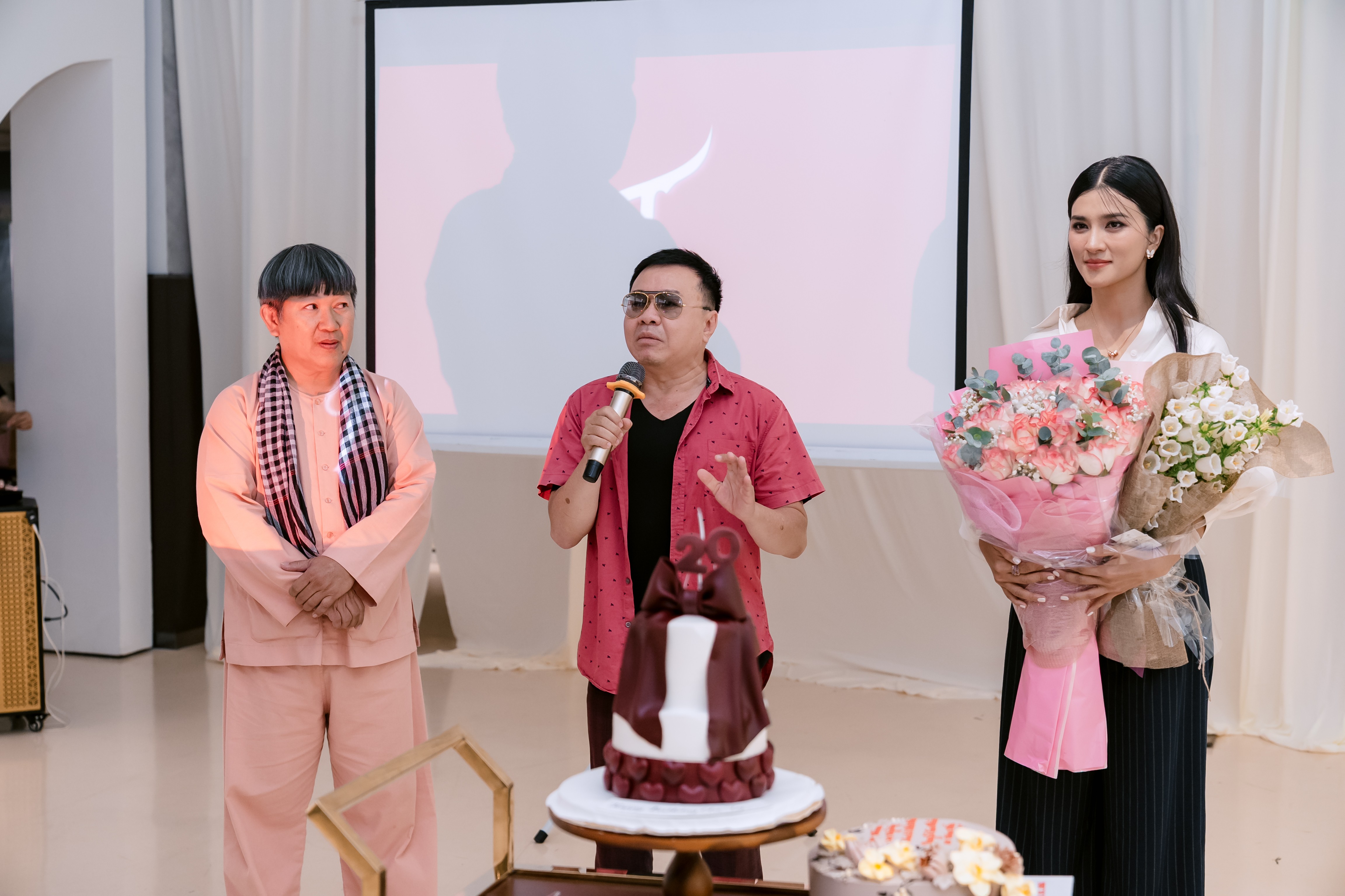 Mừng sinh nhật, NSƯT Kim Tuyến tổ chức triển lãm kỷ niệm đánh dấu chặng đường 20 năm hoạt động nghệ thuật