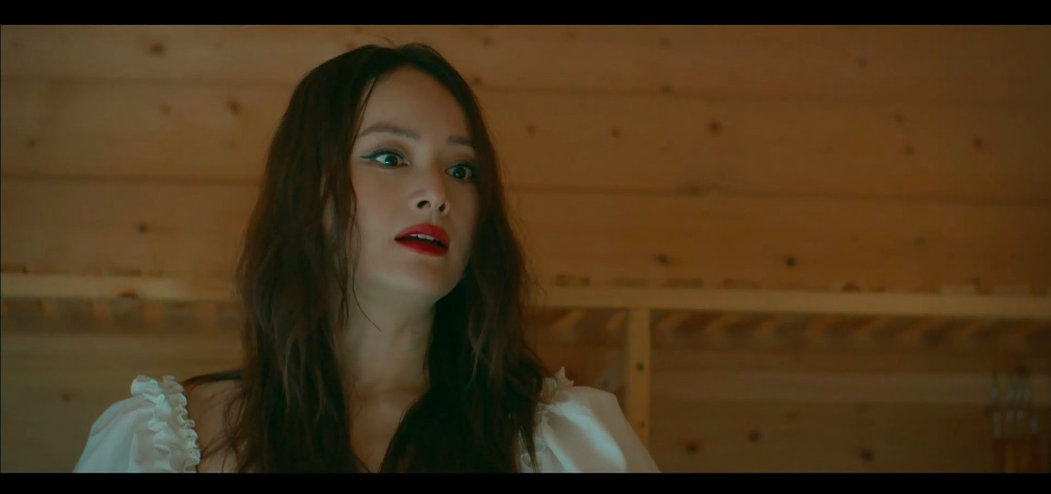 Khán giả ngán ngẩm vì lối mòn diễn xuất của Lan Phương qua các vai tâm lý bất ổn