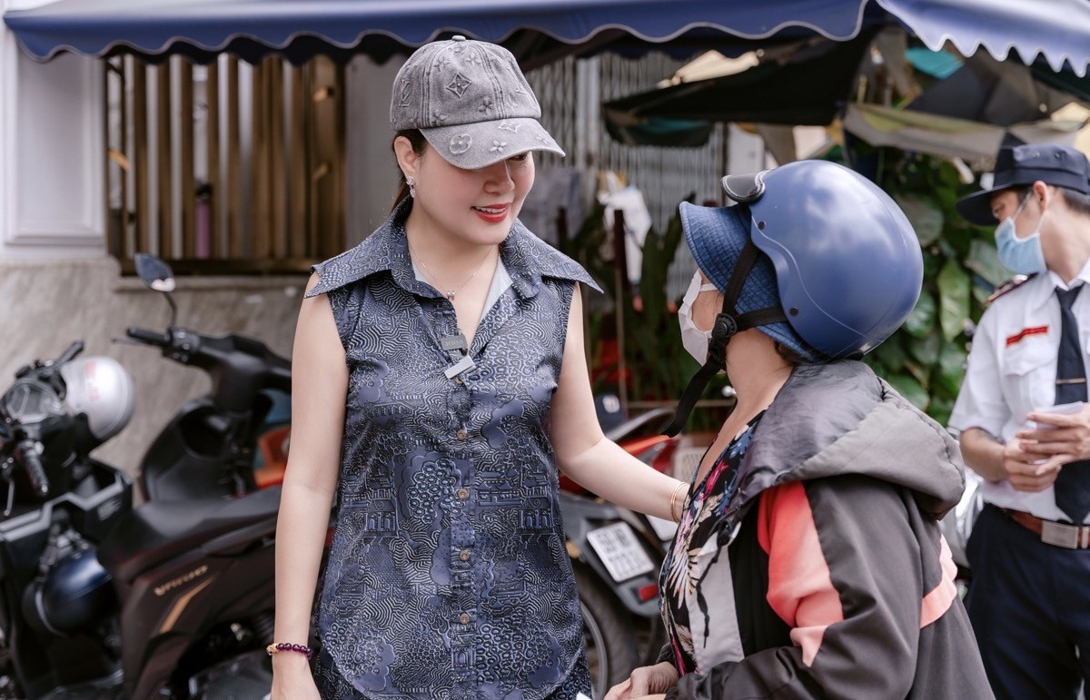 Hoa hậu Hoàng Thanh Nga lan tỏa yêu thương qua hoạt động phát cơm chay từ thiện định kỳ