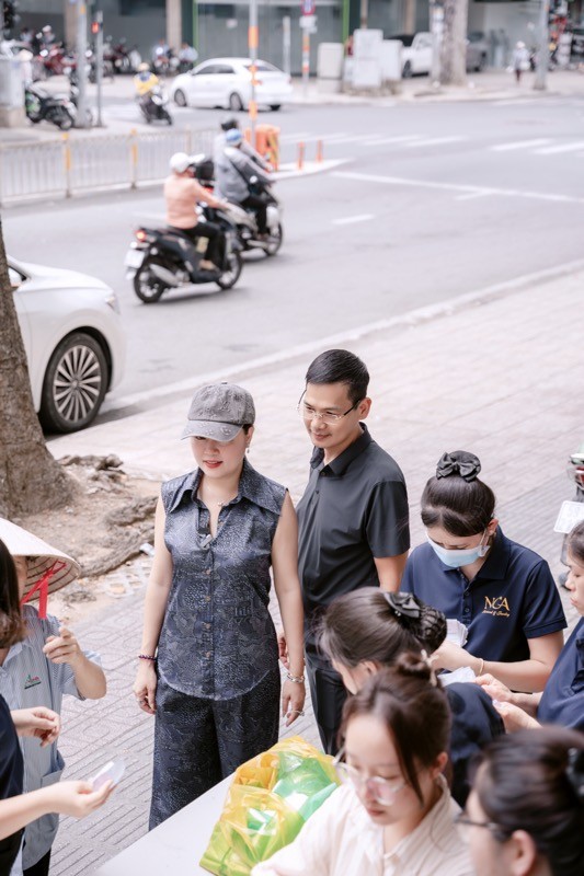 Hoa hậu Hoàng Thanh Nga lan tỏa yêu thương qua hoạt động phát cơm chay từ thiện định kỳ