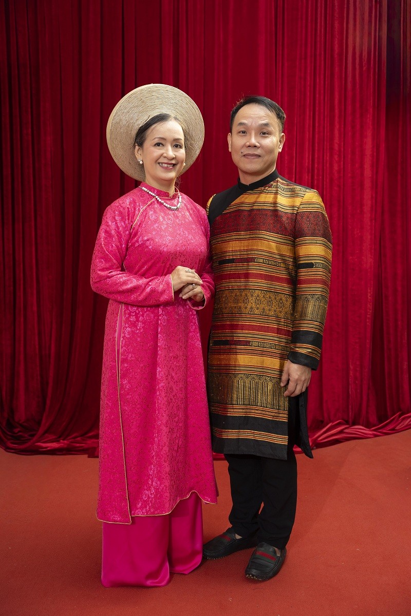 Đoàn ngoại giao ASEAN đến thăm tư gia của NTK Việt Hùng, xem trình diễn áo dài, khám phá văn hóa Châu Ro