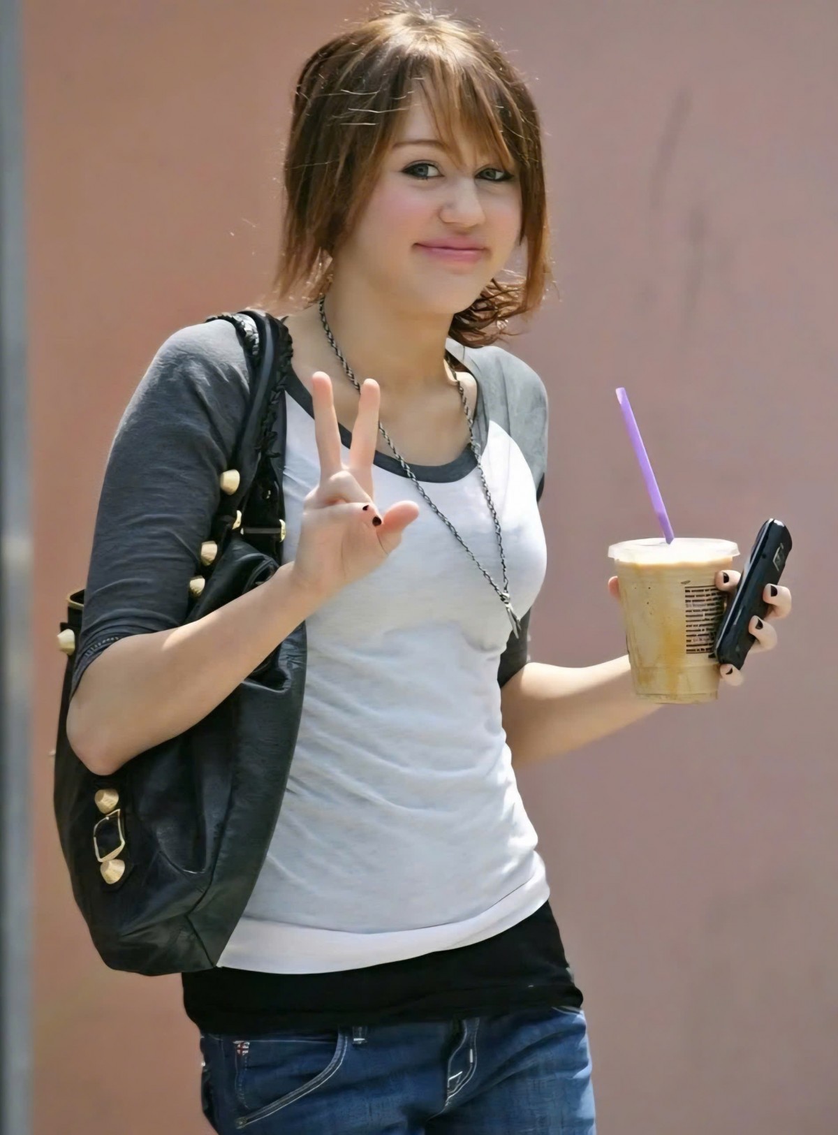 Miley Cyrus và một tuổi trẻ không trọn vẹn sau ánh hào quang 'Hannah Montana'