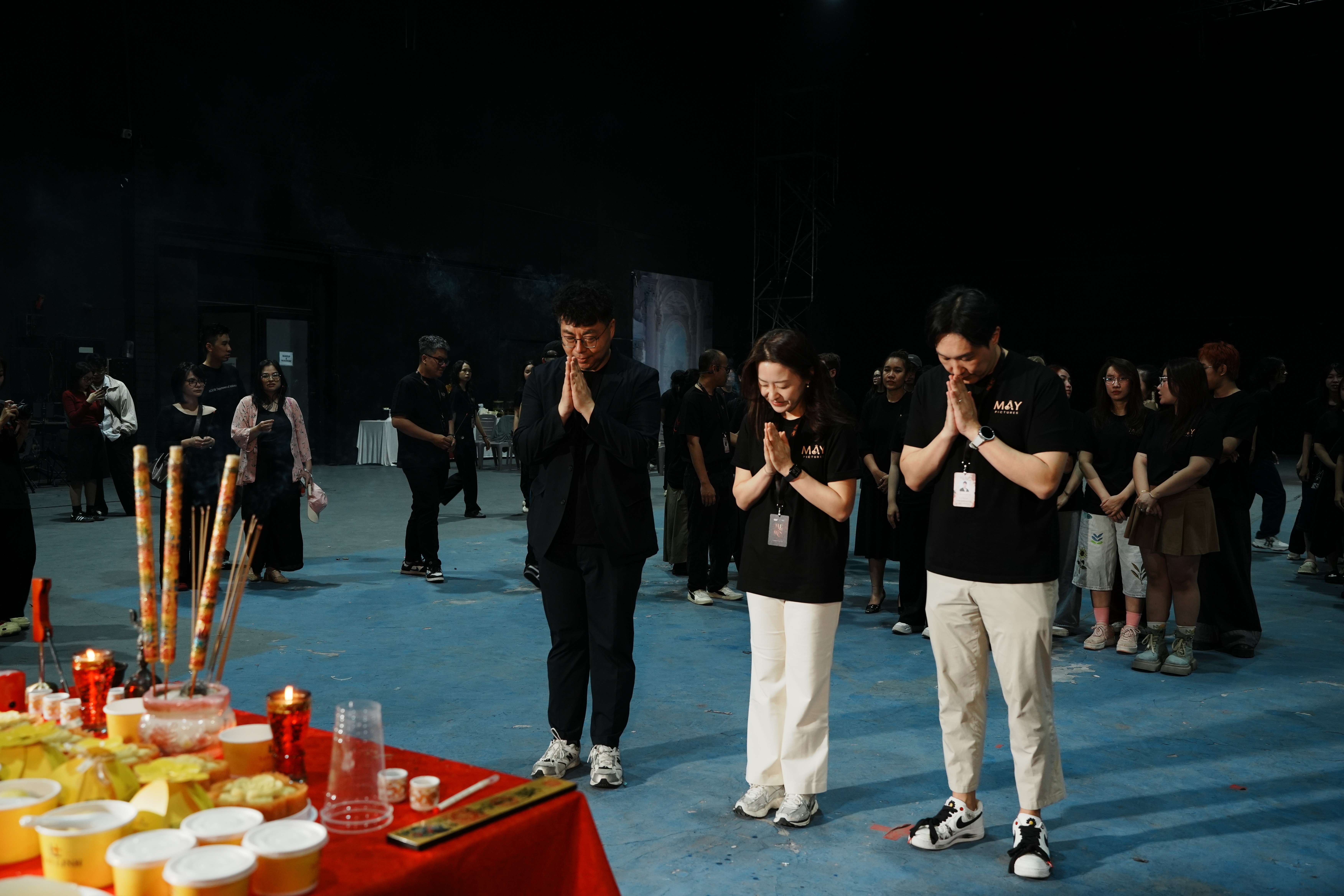 Biên kịch DuckyDuck: Từ trùng một giấc mơ tâm linh, chúng tôi muốn kể về câu chuyện huyền bí 'Mẹ Mìn'