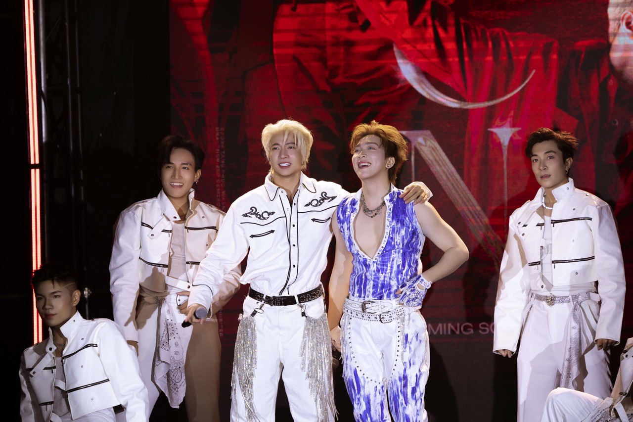 Màn vũ đạo như thi 'Bước nhảy hoàn vũ' của Tăng Phúc chiếm sóng MXH: Khán giả nín thở, nữ vũ công 'bầm dập' đôi chân