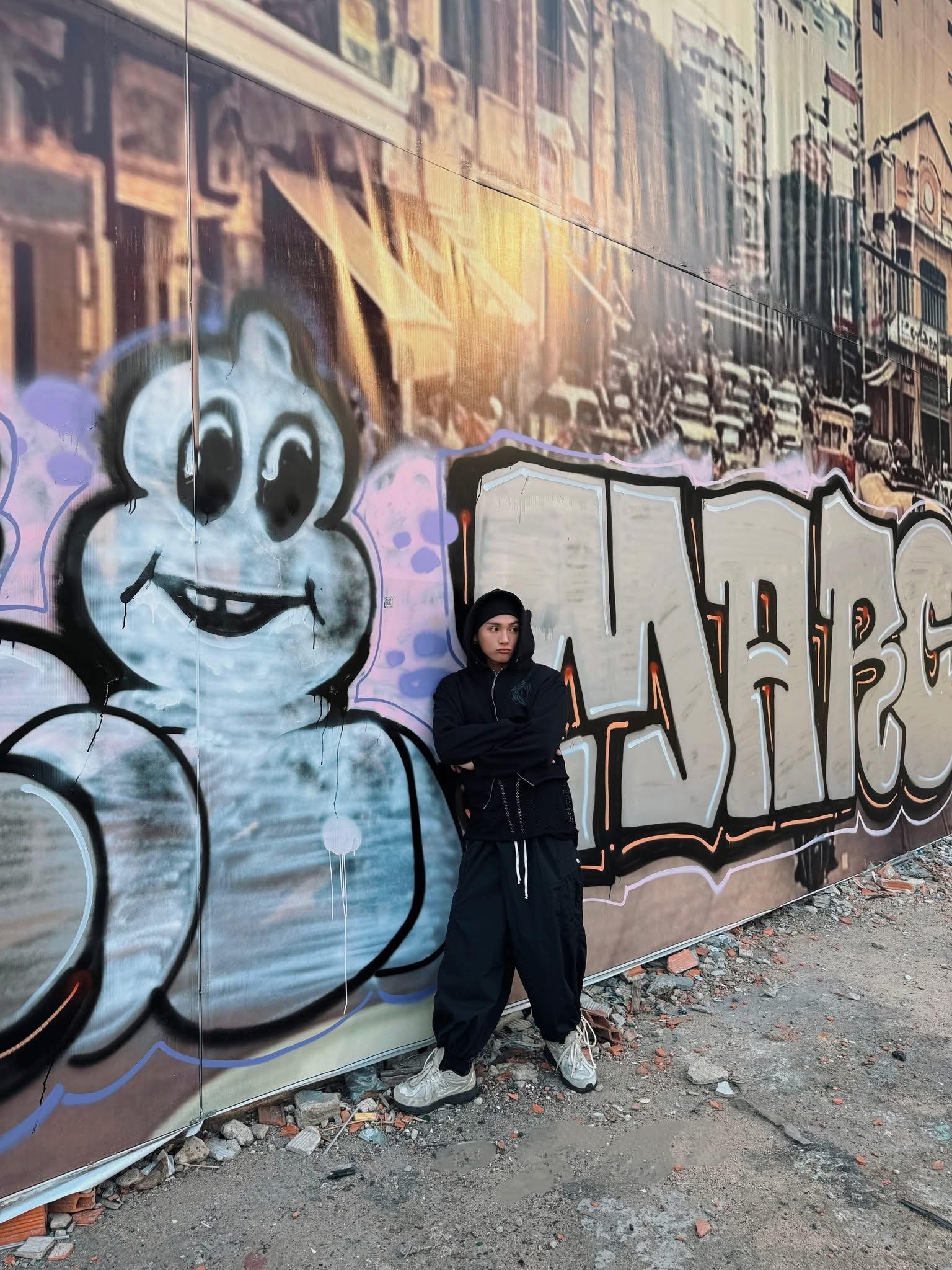 'Hoàng tử nhạc số' Grey D khuấy động Sài Gòn với 'Grey D đâu?', hé lộ visual điện ảnh cho album mới