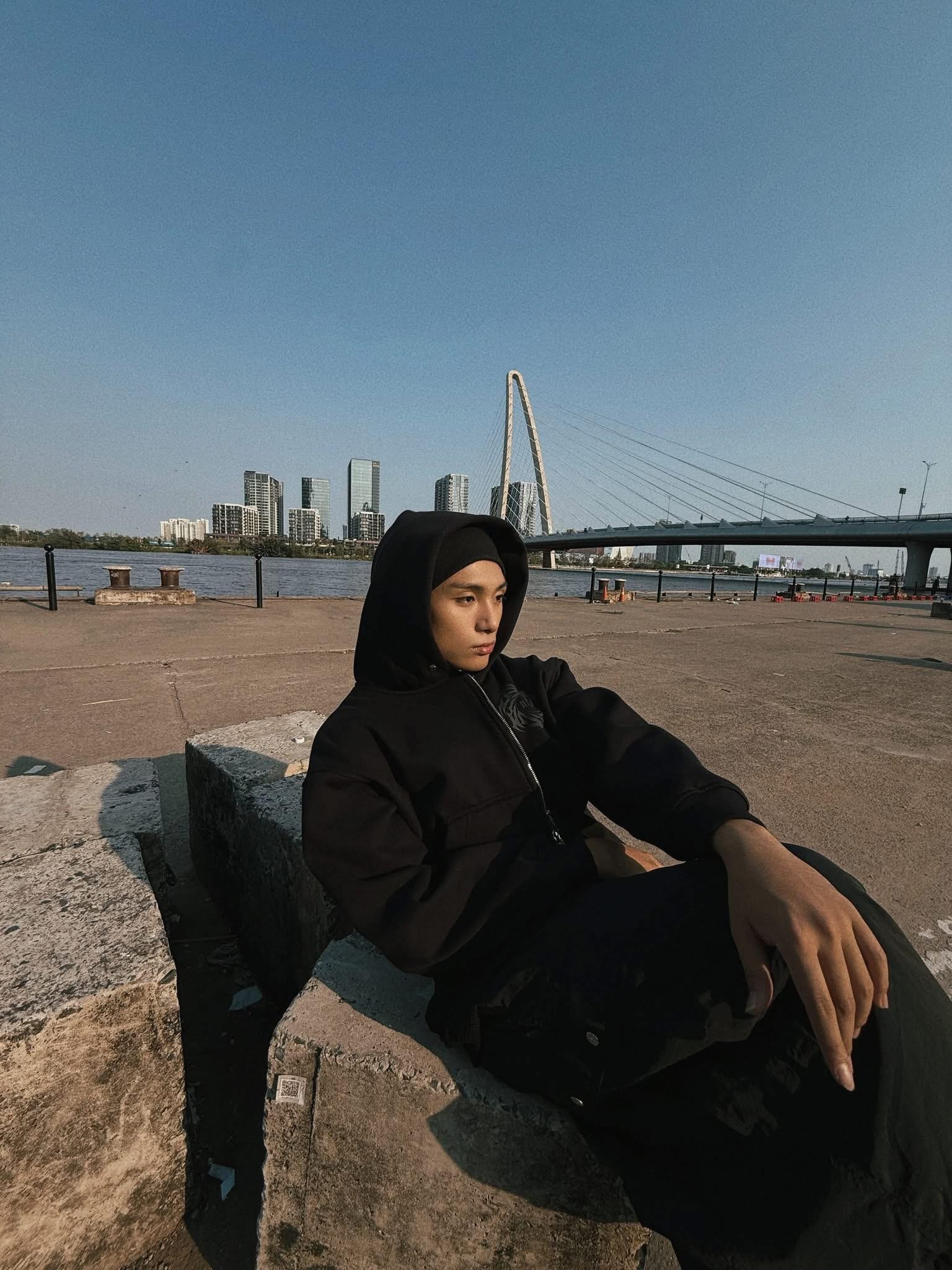 'Hoàng tử nhạc số' Grey D khuấy động Sài Gòn với 'Grey D đâu?', hé lộ visual điện ảnh cho album mới