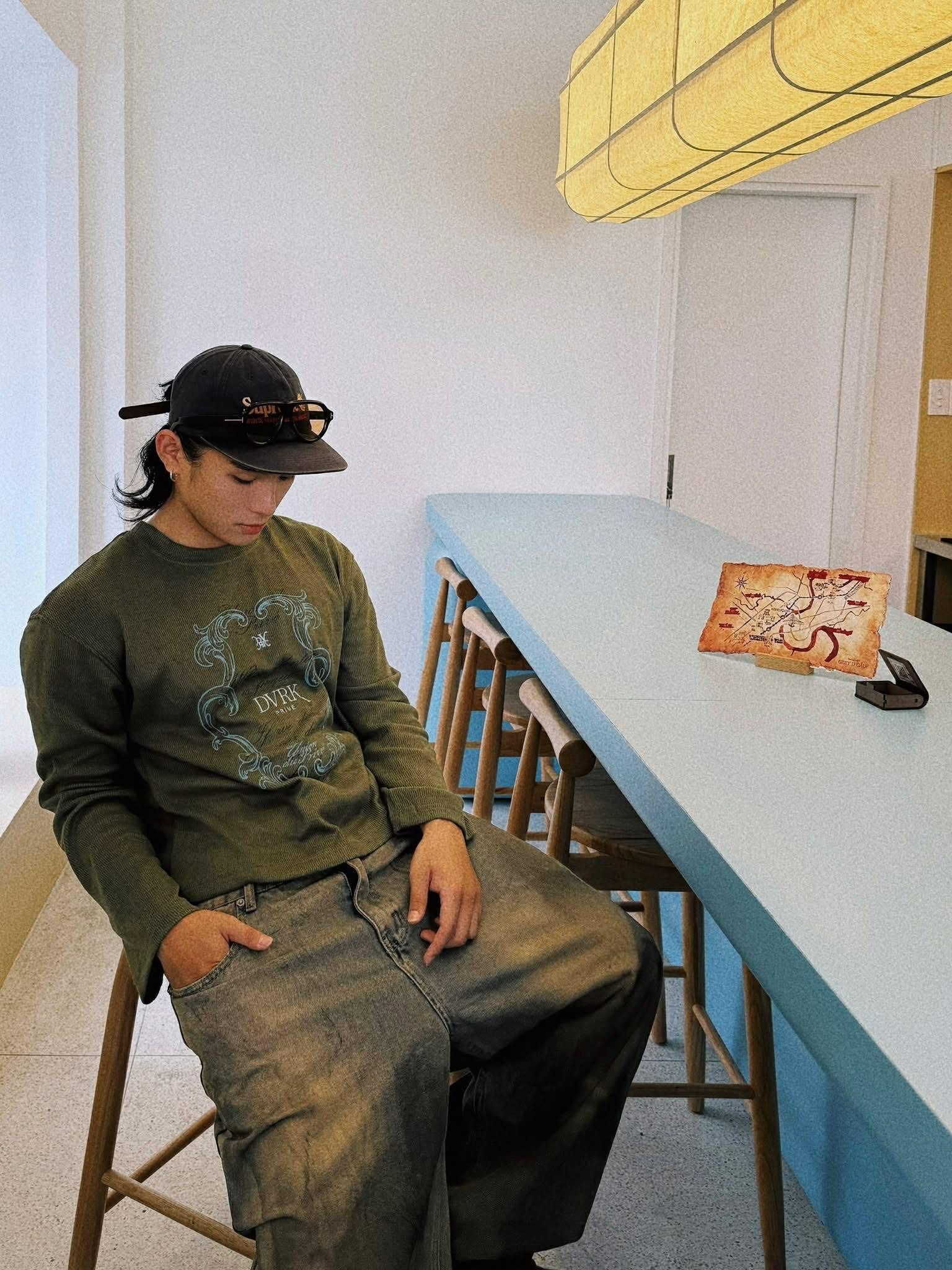 'Hoàng tử nhạc số' Grey D khuấy động Sài Gòn với 'Grey D đâu?', hé lộ visual điện ảnh cho album mới