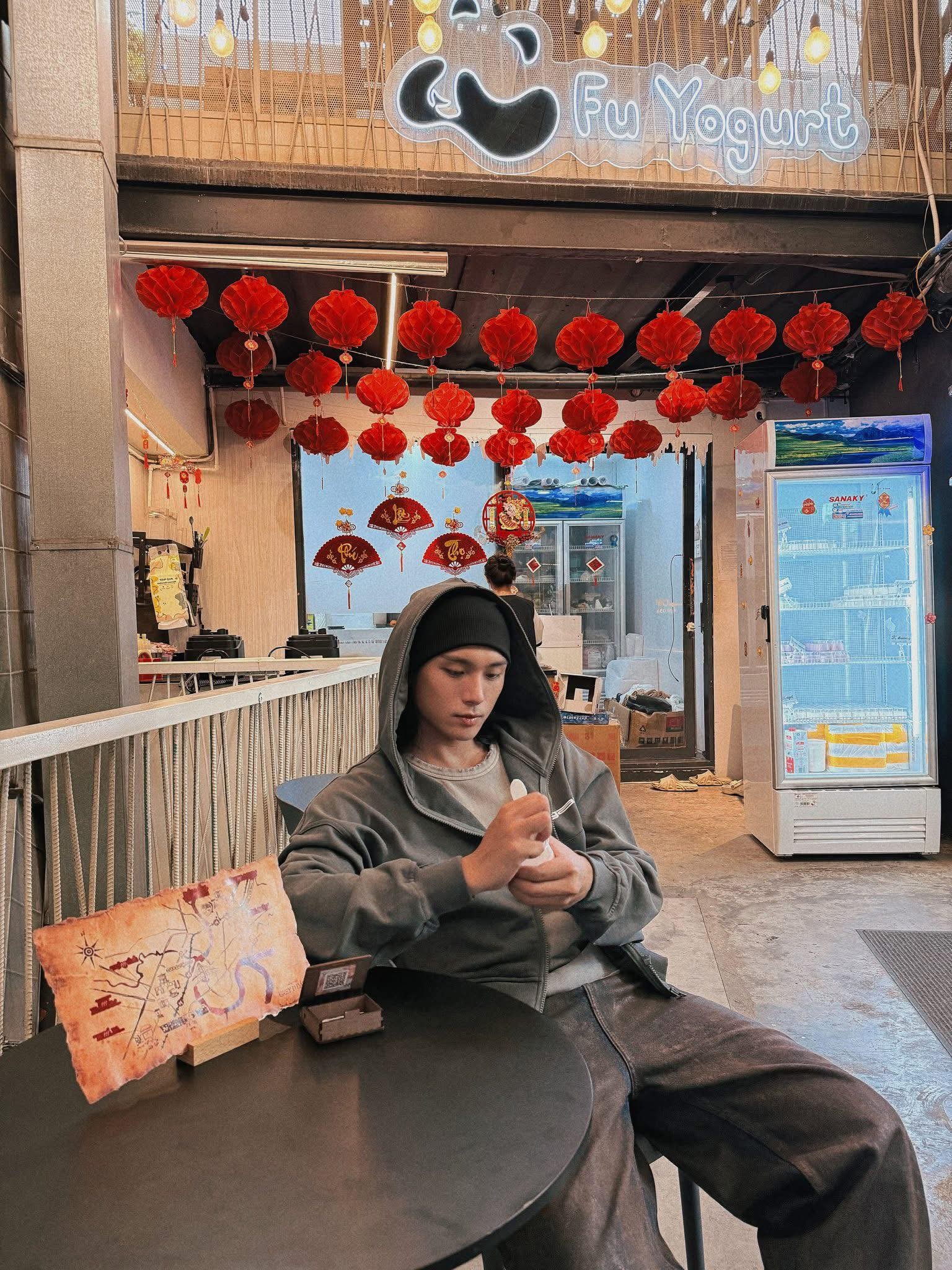 'Hoàng tử nhạc số' Grey D khuấy động Sài Gòn với 'Grey D đâu?', hé lộ visual điện ảnh cho album mới