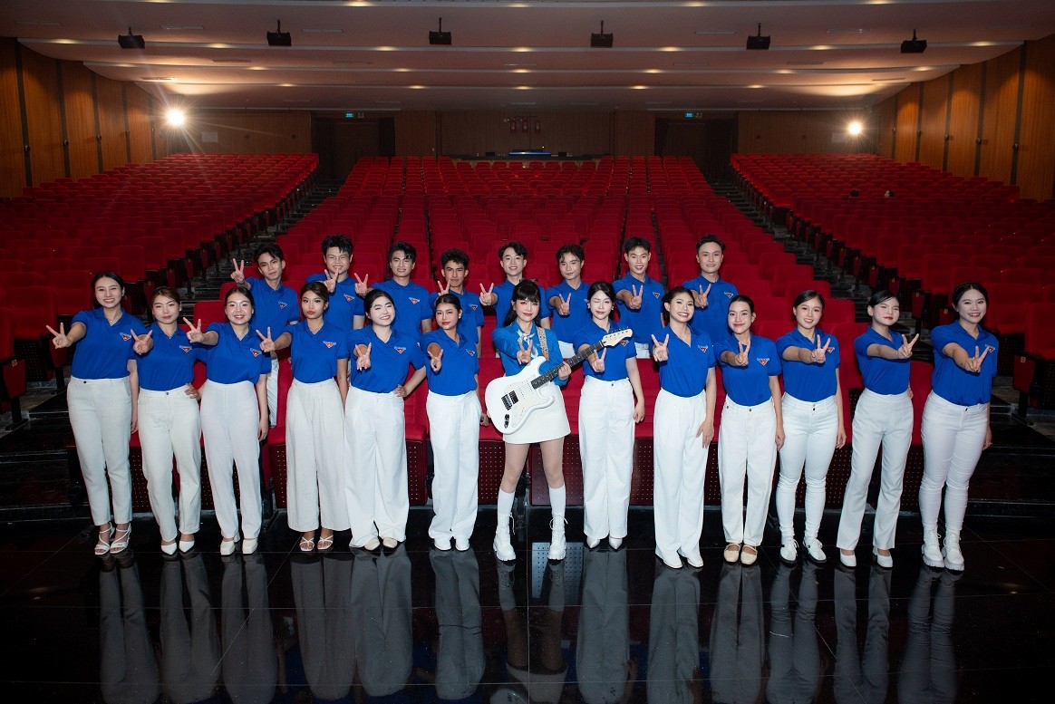 Nguyễn Duyên Quỳnh kể câu chuyện tuổi trẻ đầy tự hào qua ca khúc mới 'Thanh niên Việt'