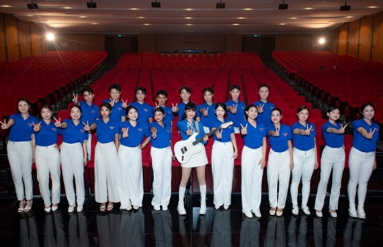 Nguyễn Duyên Quỳnh kể câu chuyện tuổi trẻ đầy tự hào qua ca khúc mới 'Thanh niên Việt'