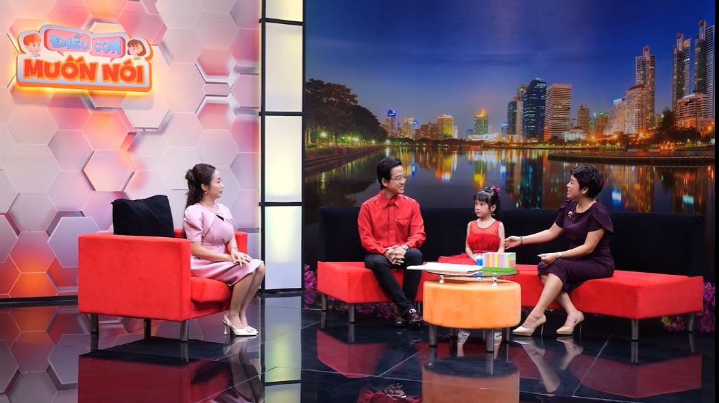 'Điều con muốn nói': Con gái ca sĩ Triệu Lộc luôn chờ ba đi làm về chỉ để được xoa lưng ngủ mỗi tối