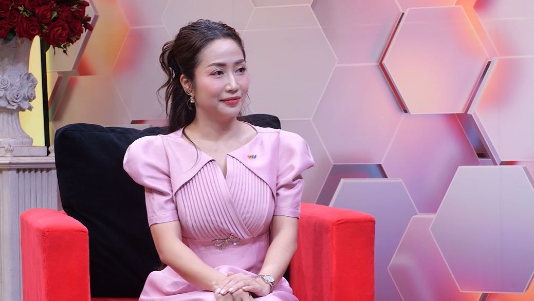 'Điều con muốn nói': Con gái ca sĩ Triệu Lộc luôn chờ ba đi làm về chỉ để được xoa lưng ngủ mỗi tối