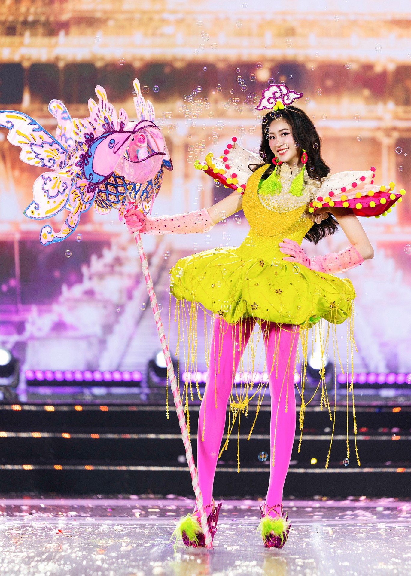 Chung khảo 'Miss World Vietnam 2025': Mãn nhãn với 'Dances of Vietnam', lộ diện Top 5 Người đẹp biển