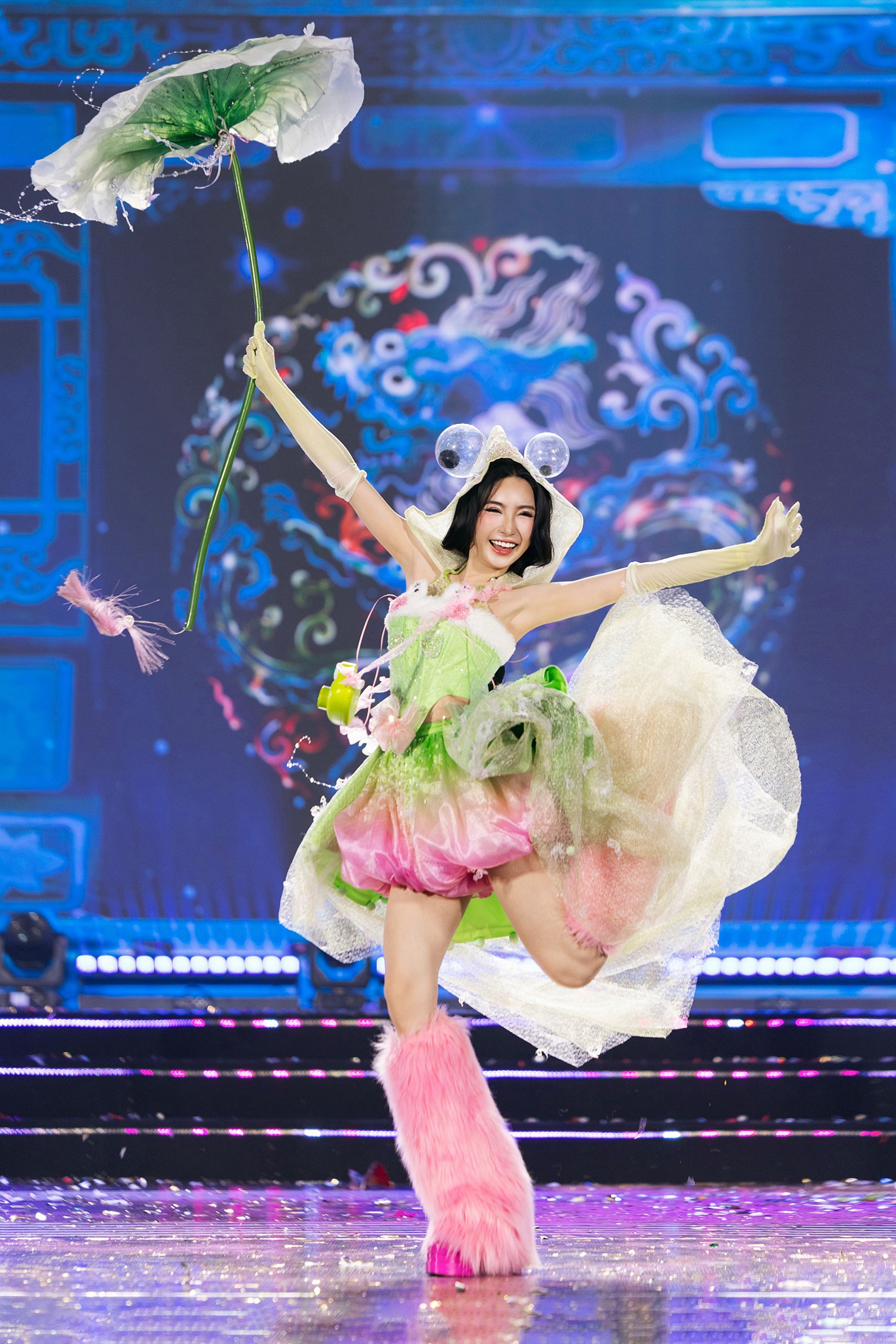 Chung khảo 'Miss World Vietnam 2025': Mãn nhãn với 'Dances of Vietnam', lộ diện Top 5 Người đẹp biển