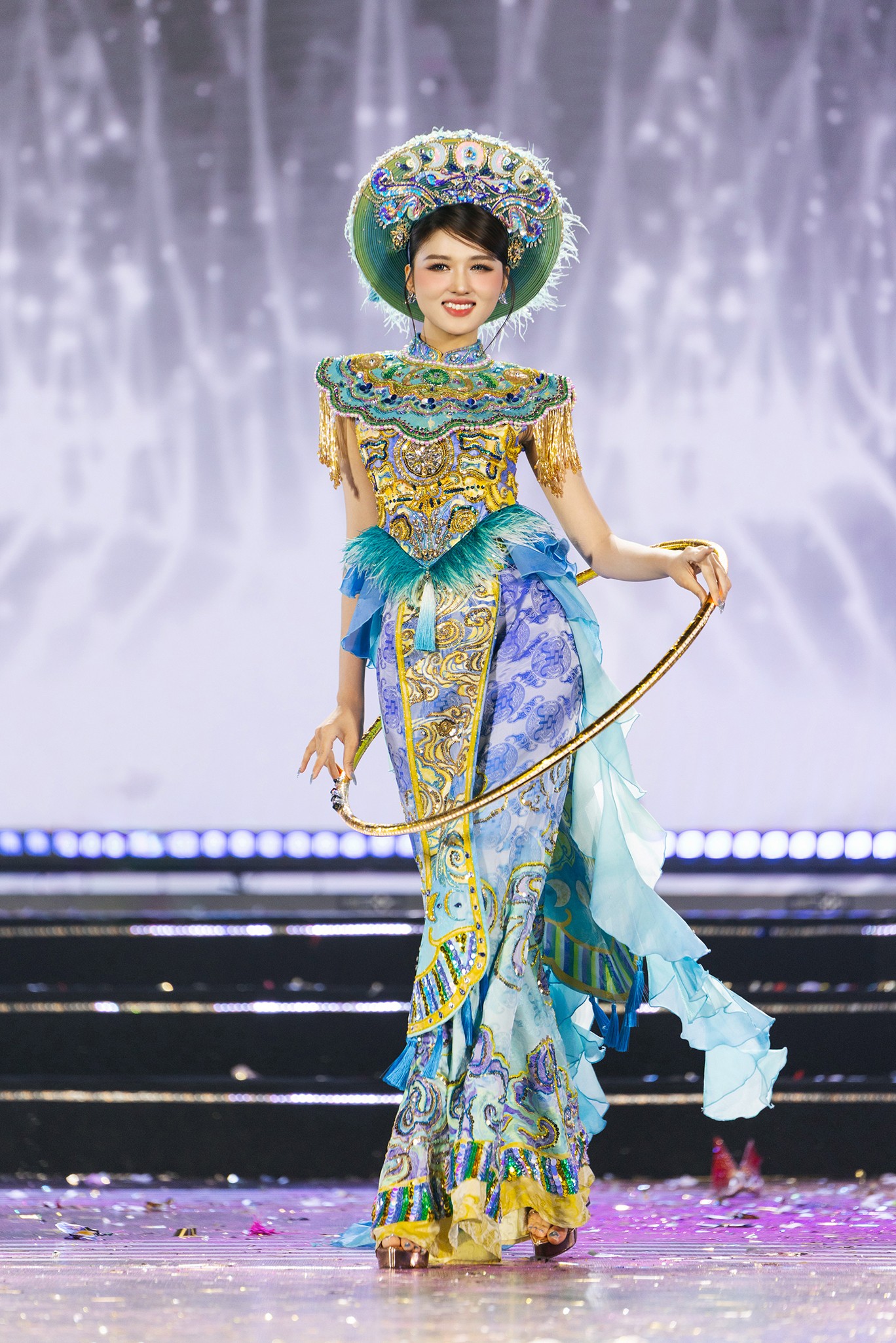 Chung khảo 'Miss World Vietnam 2025': Mãn nhãn với 'Dances of Vietnam', lộ diện Top 5 Người đẹp biển