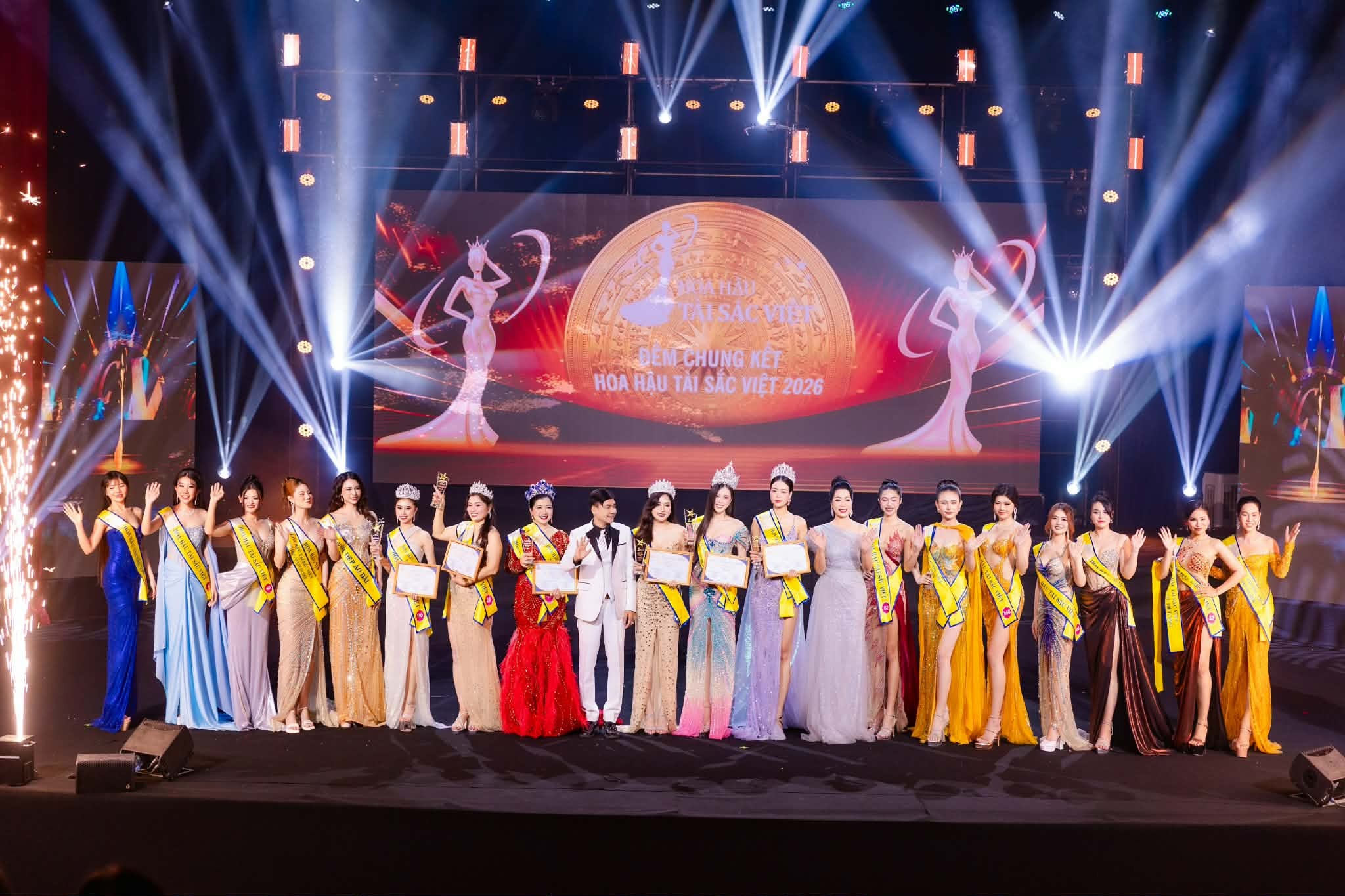 Trưởng BGK - NSND Trịnh Kim Chi 'căng não' khi chấm điểm chung kết 'Hoa hậu tài sắc Việt 2026'