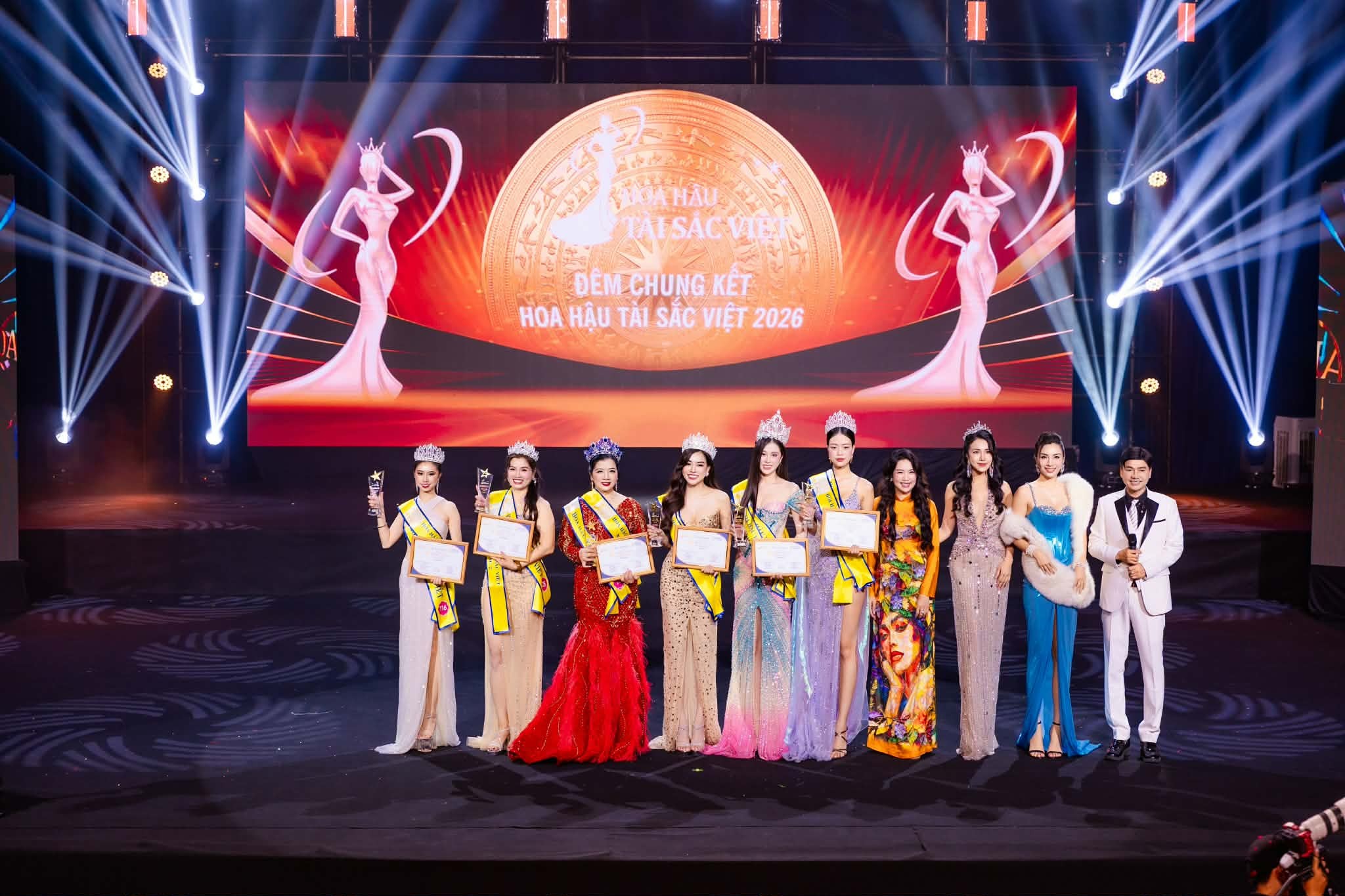 Trưởng BGK - NSND Trịnh Kim Chi 'căng não' khi chấm điểm chung kết 'Hoa hậu tài sắc Việt 2026'