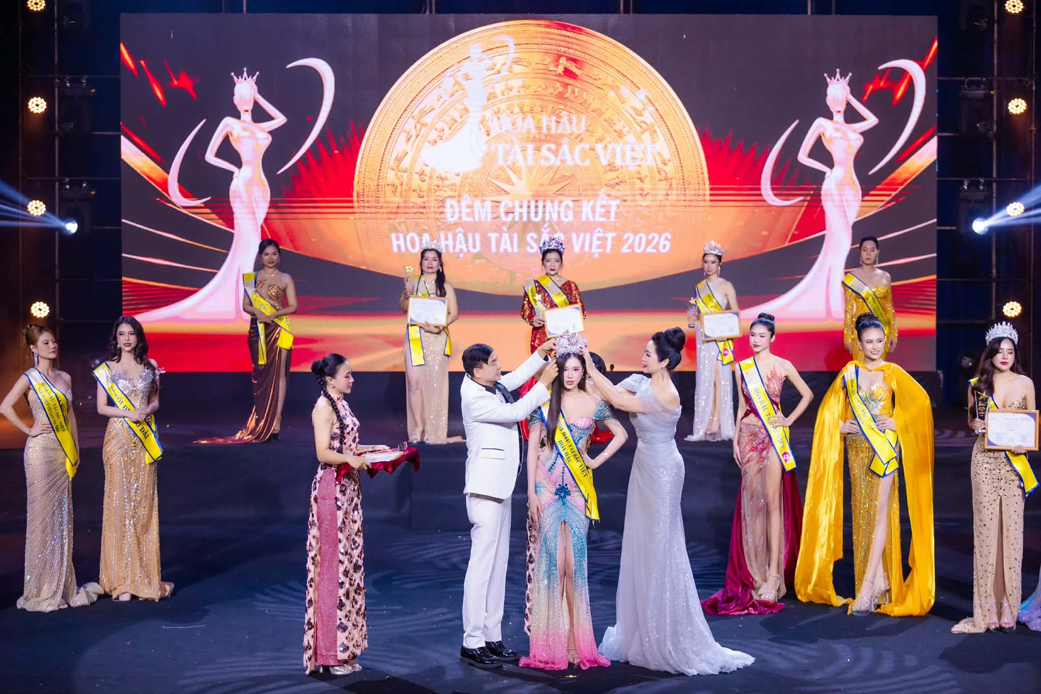 Trưởng BGK - NSND Trịnh Kim Chi 'căng não' khi chấm điểm chung kết 'Hoa hậu tài sắc Việt 2026'