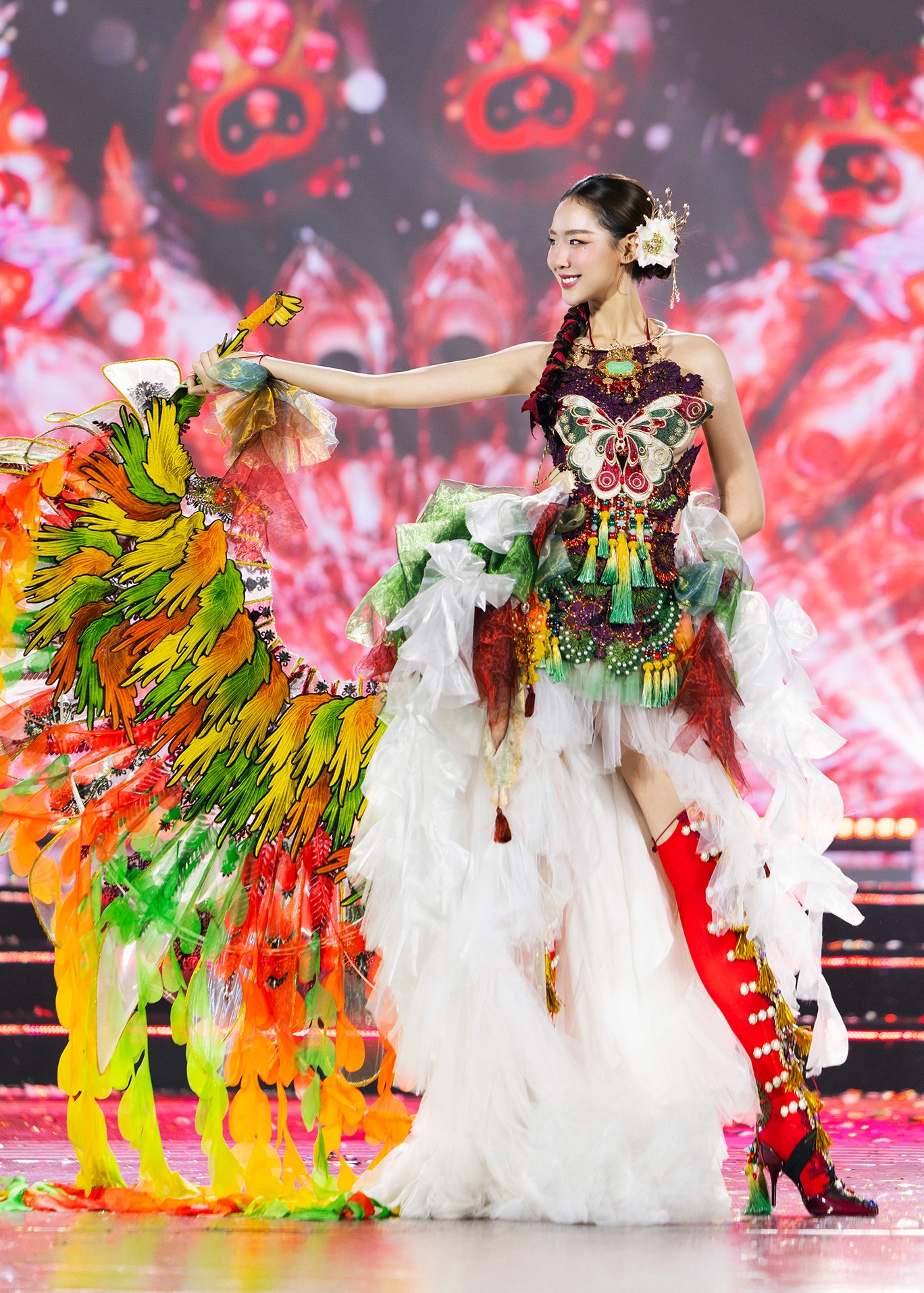 Chung khảo 'Miss World Vietnam 2025': Mãn nhãn với 'Dances of Vietnam', lộ diện Top 5 Người đẹp biển