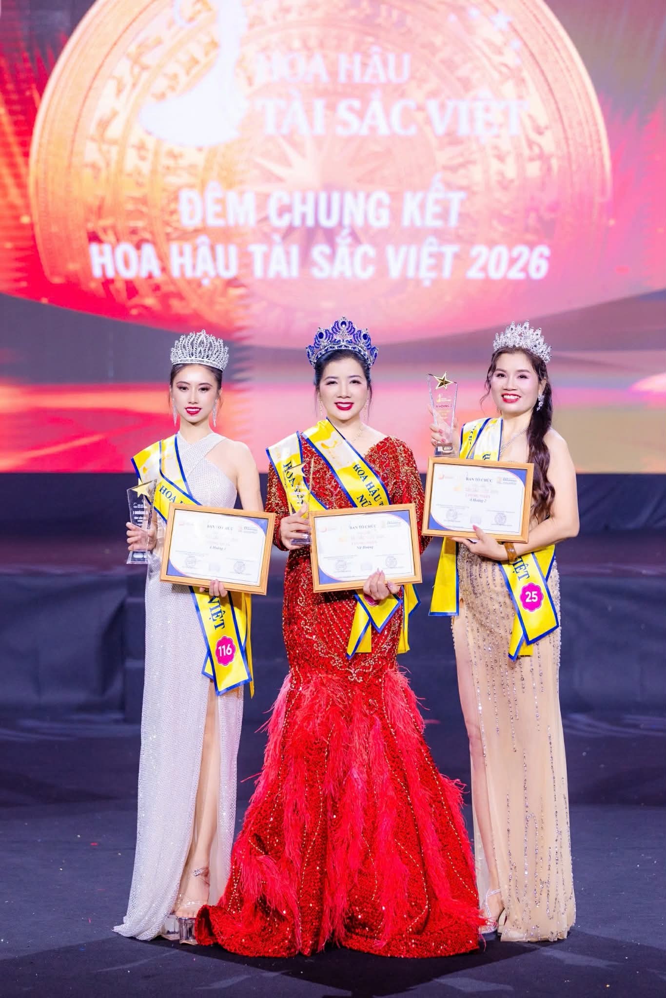 Trưởng BGK - NSND Trịnh Kim Chi 'căng não' khi chấm điểm chung kết 'Hoa hậu tài sắc Việt 2026'