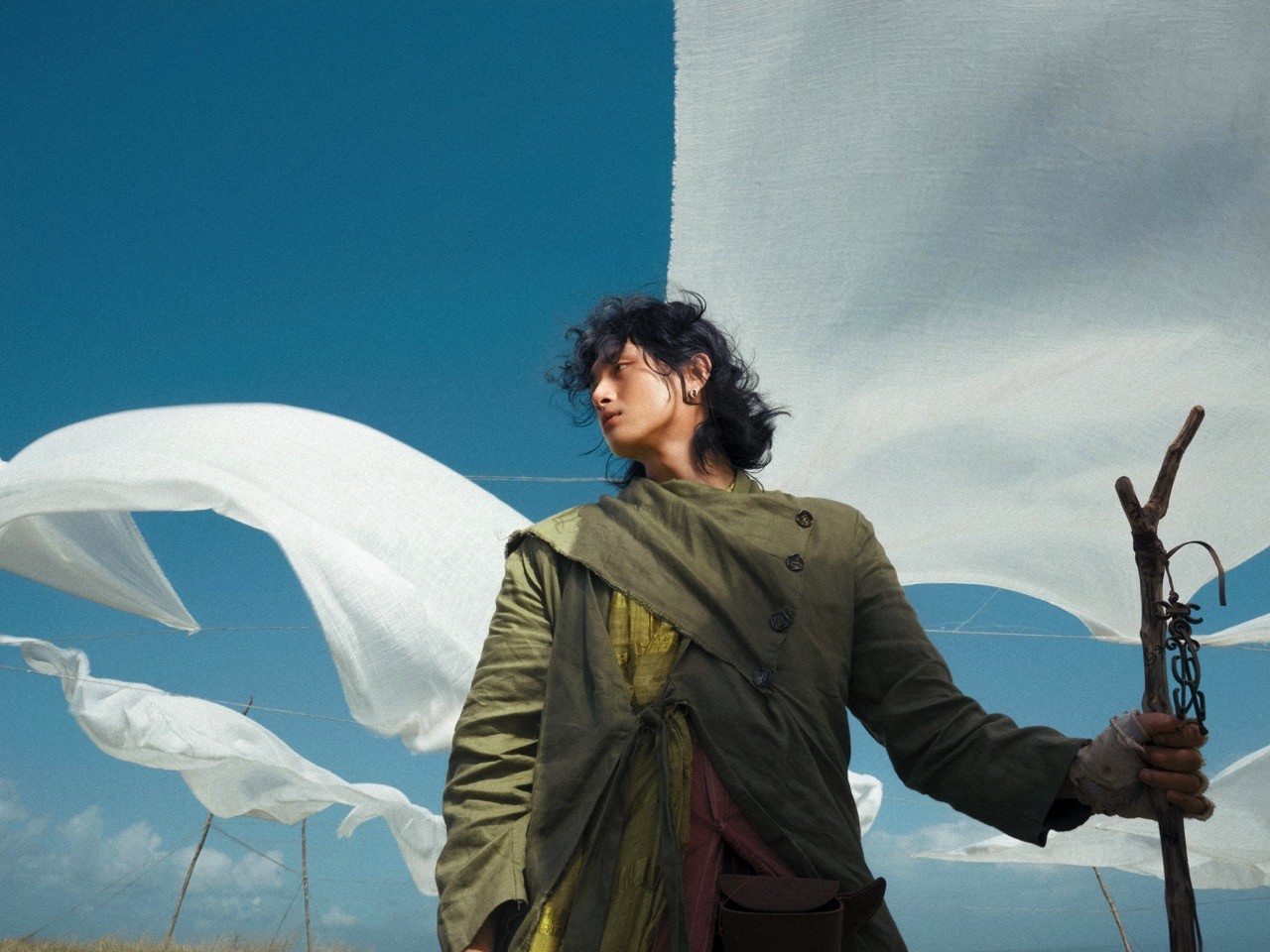 'Hoàng tử nhạc số' Grey D chính thức trở lại với MV 'hóa ra...', mở màn album đầu tay 'Ánh sáng • Màn đêm'