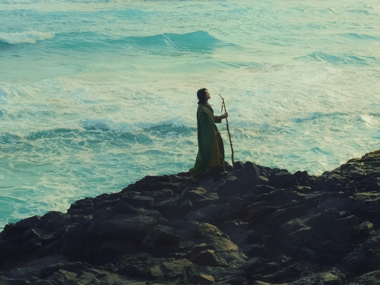 'Hoàng tử nhạc số' Grey D chính thức trở lại với MV 'hóa ra...', mở màn album đầu tay 'Ánh sáng • Màn đêm'