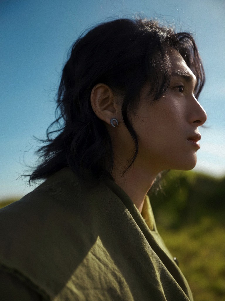 'Hoàng tử nhạc số' Grey D chính thức trở lại với MV 'hóa ra...', mở màn album đầu tay 'Ánh sáng • Màn đêm'