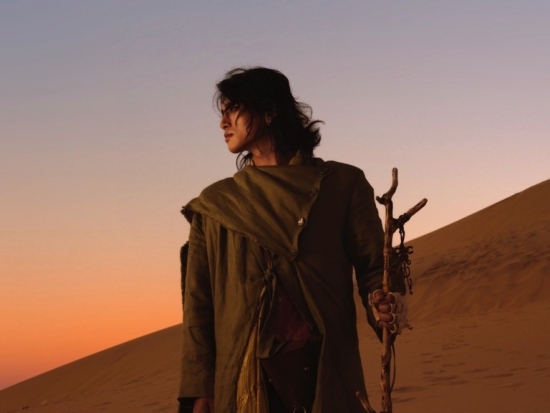 'Hoàng tử nhạc số' Grey D chính thức trở lại với MV 'hóa ra...', mở màn album đầu tay 'Ánh sáng • Màn đêm'