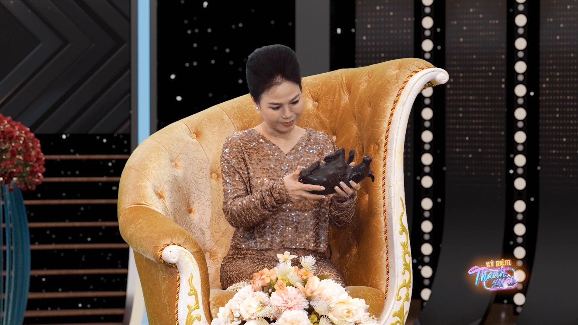 Ca sĩ Thùy Trang và con trâu gỗ 30 năm: Kỷ vật vô giá từ người cha thợ mộc