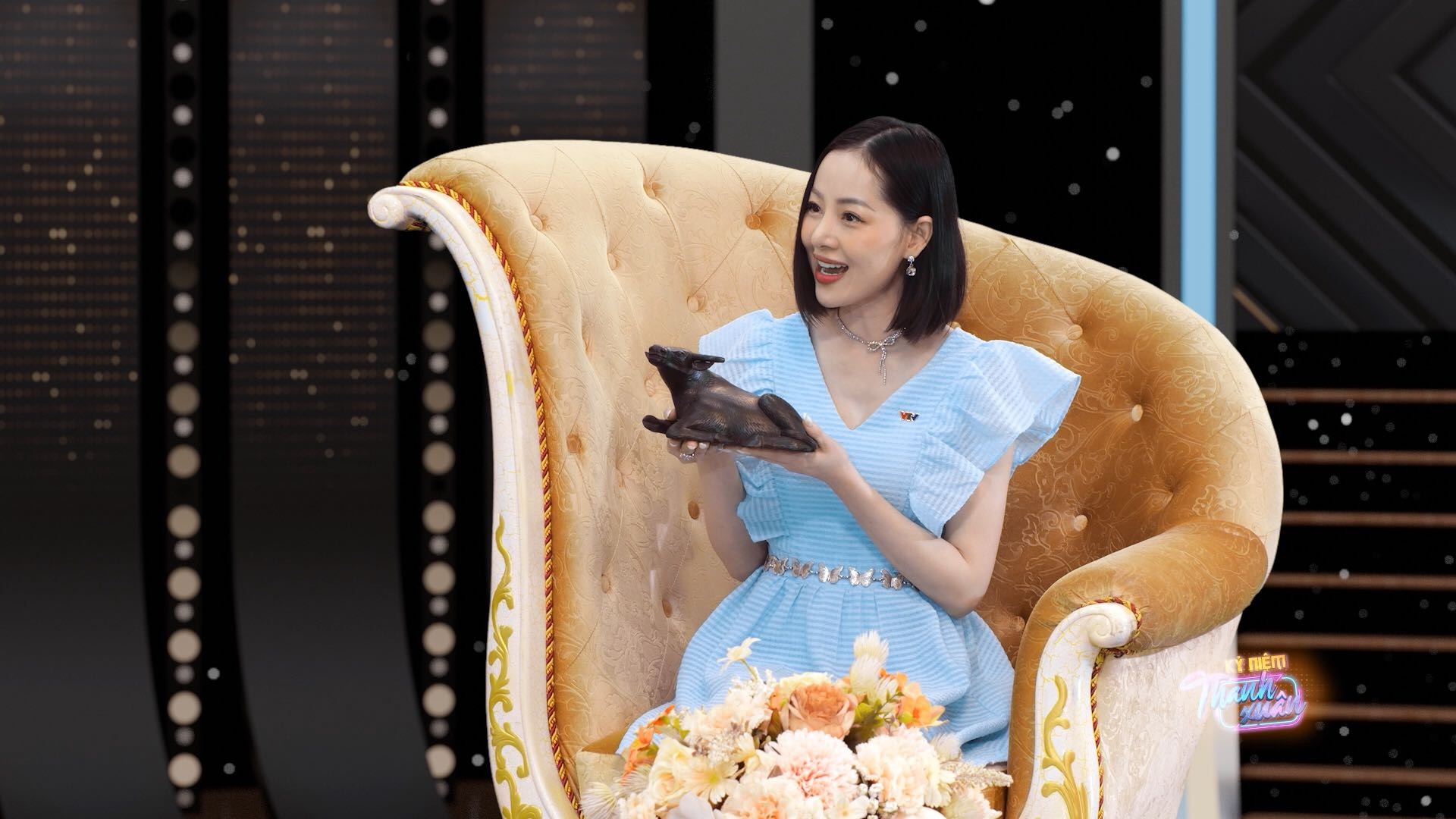 Ca sĩ Thùy Trang và con trâu gỗ 30 năm: Kỷ vật vô giá từ người cha thợ mộc