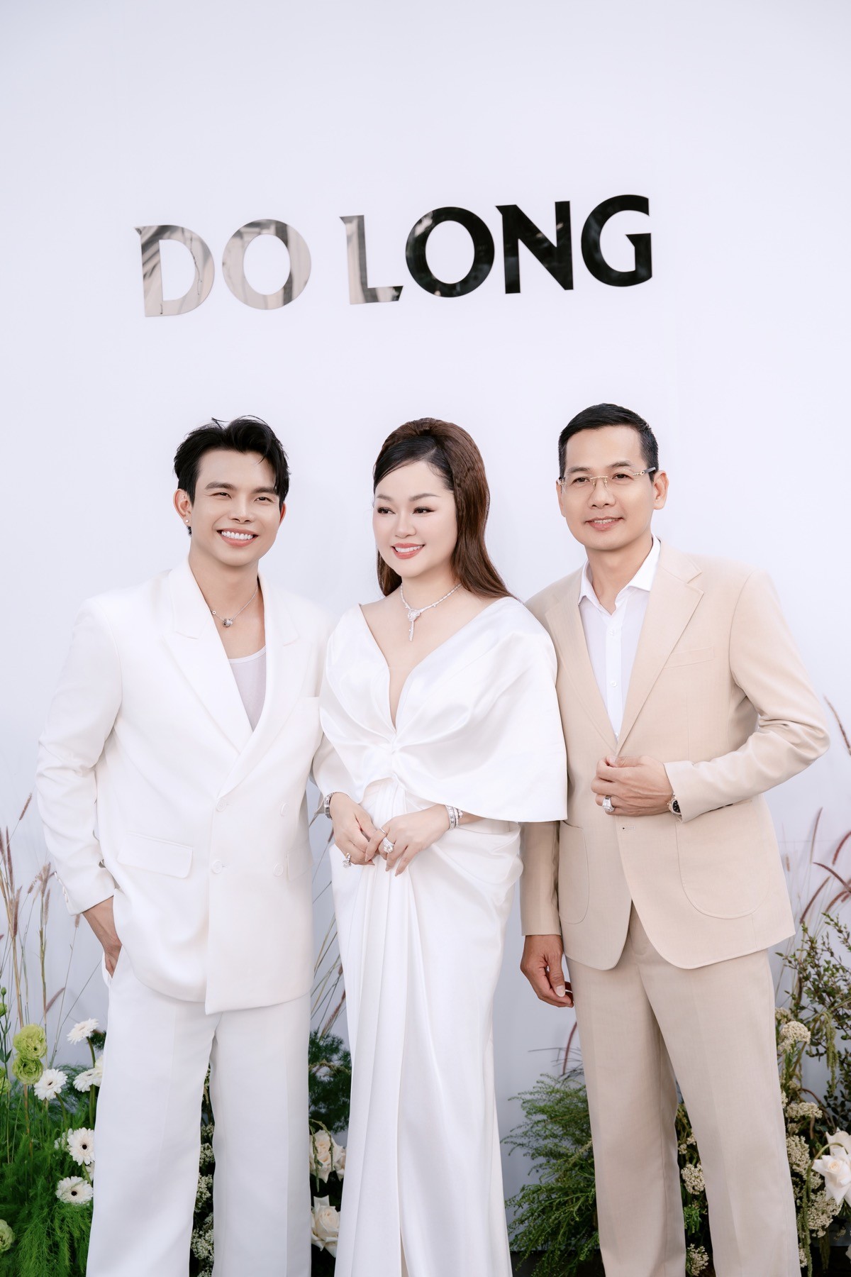 Hoa hậu Hoàng Thanh Nga tỏa sáng bên cạnh Hoa hậu Hà Kiều Anh