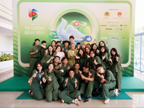 Đông đảo nghệ sĩ Bắc - Nam dự lễ phát động cuộc thi sáng tạo video 'Tổ quốc bình yên' năm 2026