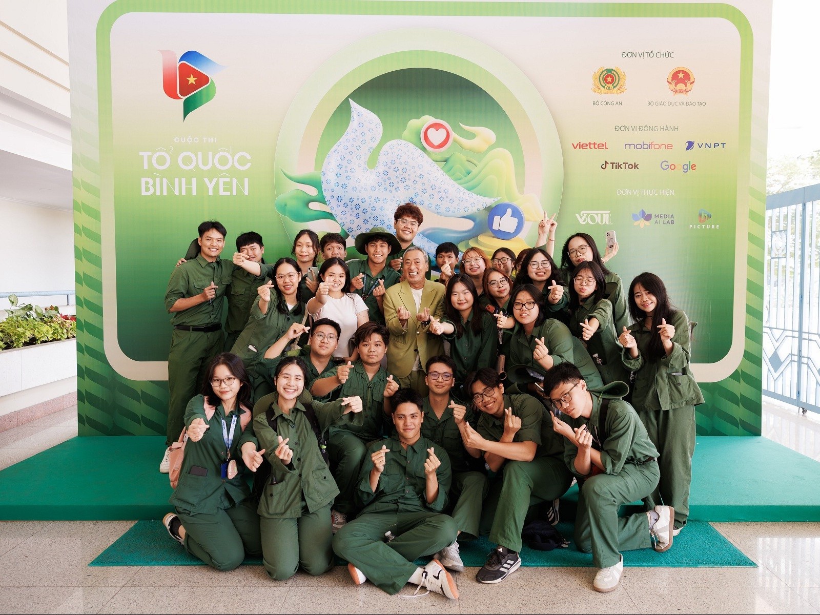 Đông đảo nghệ sĩ Bắc - Nam dự lễ phát động cuộc thi sáng tạo video 'Tổ quốc bình yên' năm 2026