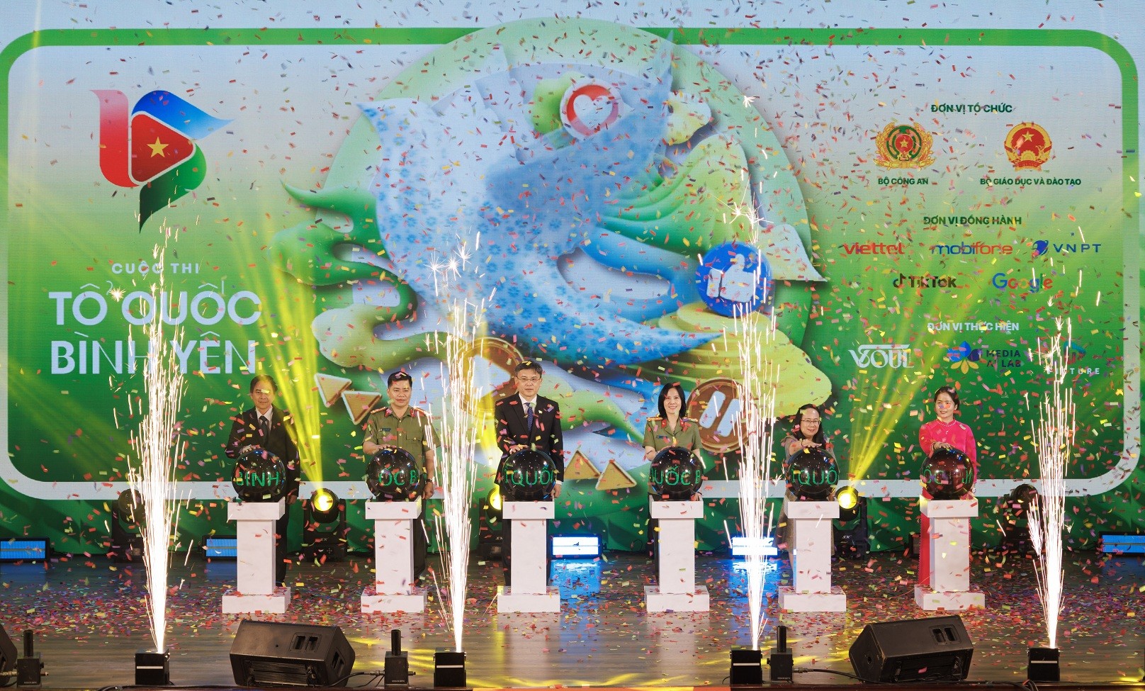 Đông đảo nghệ sĩ Bắc - Nam dự lễ phát động cuộc thi sáng tạo video 'Tổ quốc bình yên' năm 2026