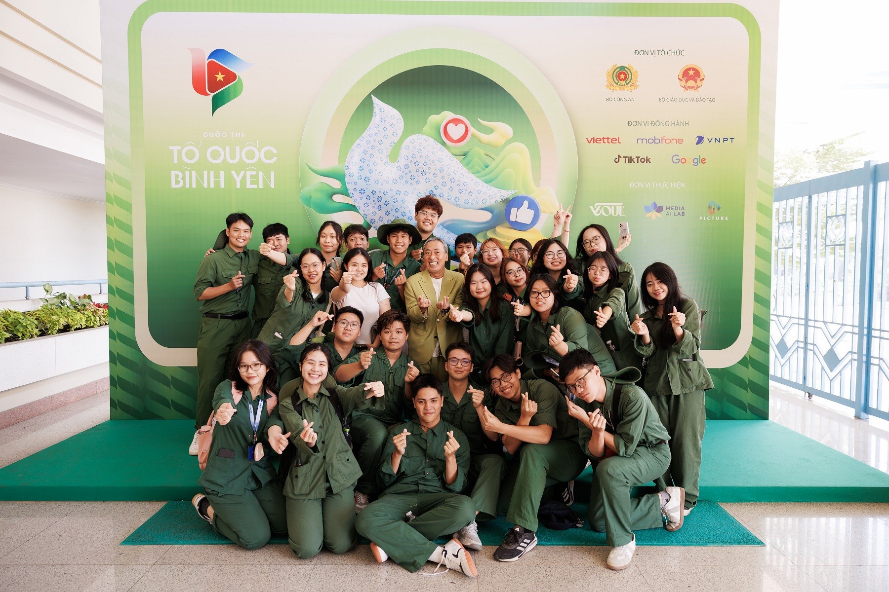 Đông đảo nghệ sĩ Bắc - Nam dự lễ phát động cuộc thi sáng tạo video 'Tổ quốc bình yên' năm 2026