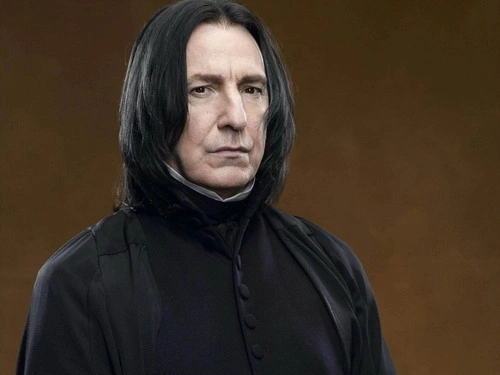 Tạo hình gây tranh cãi của 'Thầy Snape' trong trailer 'Harry Potter' của HBO.