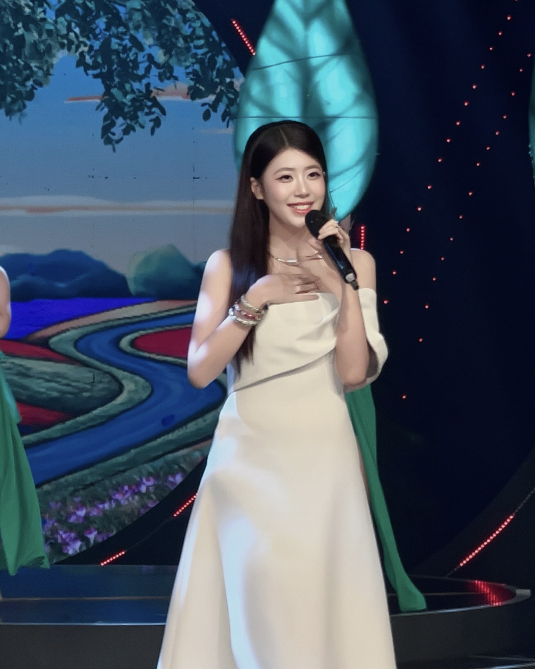 PiaLinh và con đường phát triển sự nghiệp đặc biệt được yêu mến trên sóng VTV ra sao?