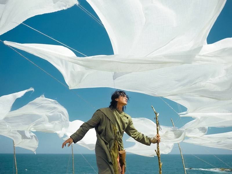 'Hoàng tử nhạc số' Grey D chính thức phát hành 7 ca khúc mở đầu cho 'vũ trụ' 'Ánh sáng • Màn đêm'