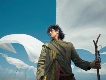 'Hoàng tử nhạc số' Grey D chính thức phát hành 7 ca khúc mở đầu cho 'vũ trụ' 'Ánh sáng • Màn đêm'