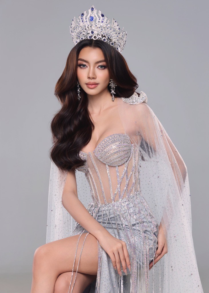 'Miss Cosmo 2025' - Yolina Lindquist hội ngộ 'Miss Cosmo Myanmar 2026' trong bộ ảnh đánh dấu thế hệ nhan sắc mới