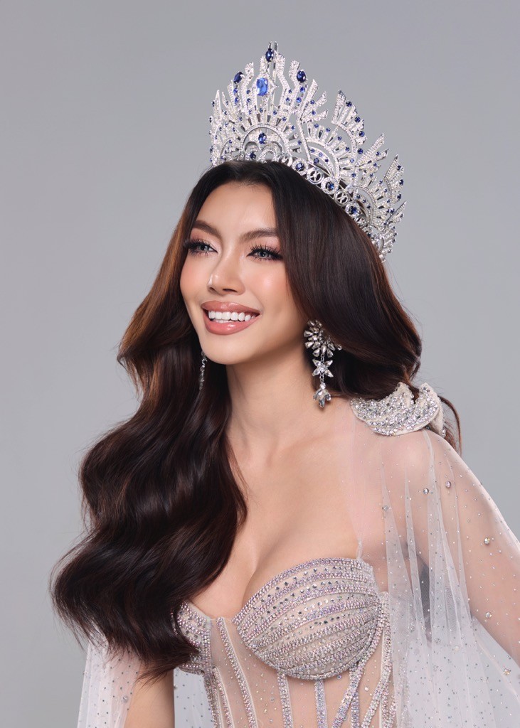 'Miss Cosmo 2025' - Yolina Lindquist hội ngộ 'Miss Cosmo Myanmar 2026' trong bộ ảnh đánh dấu thế hệ nhan sắc mới