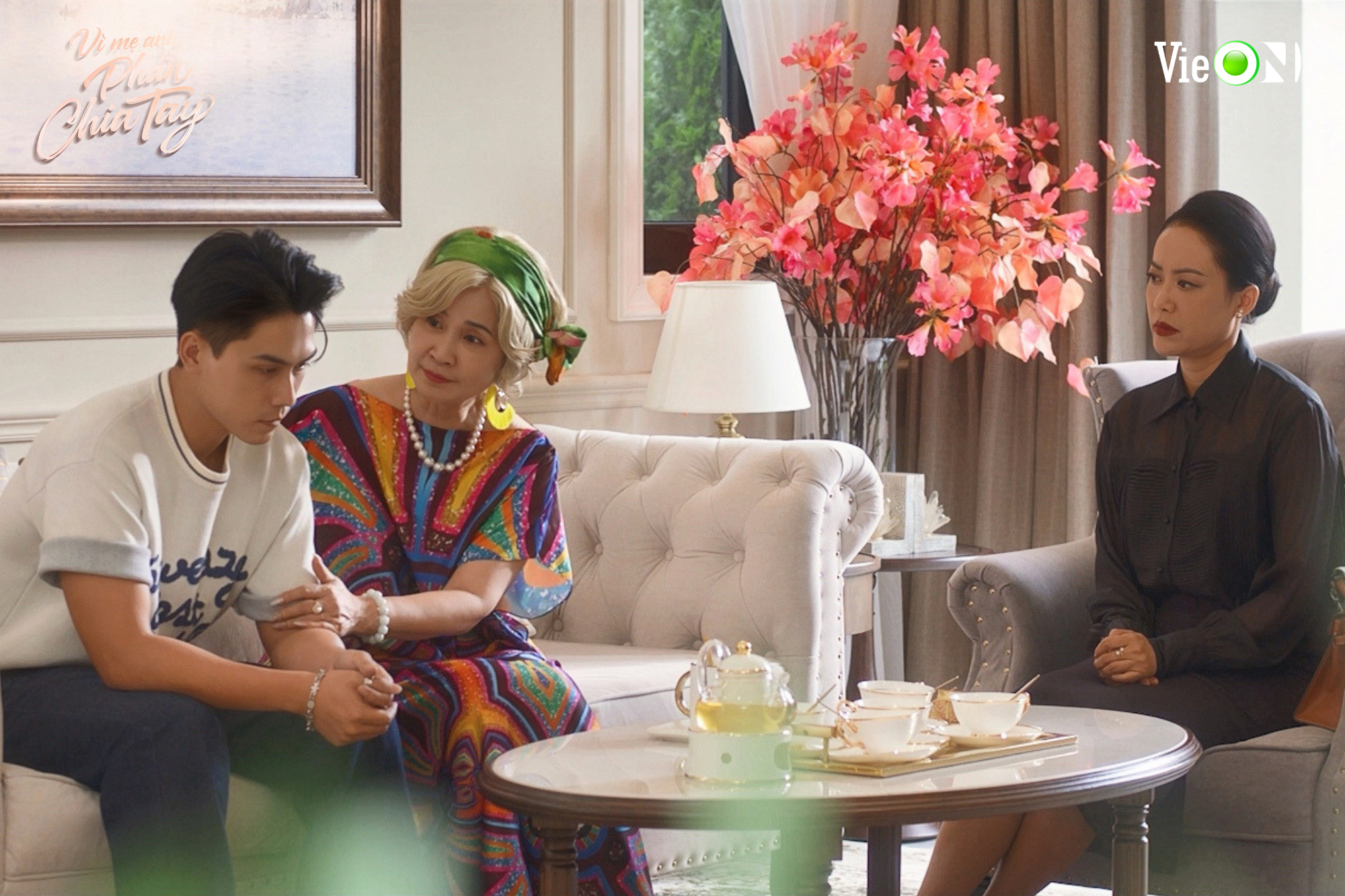 'Vì mẹ anh phán chia tay': Nghệ sĩ Hồng Ánh gọi Võ Điền Gia Huy và Trần Ngọc Vàng là 'viên đá quý'