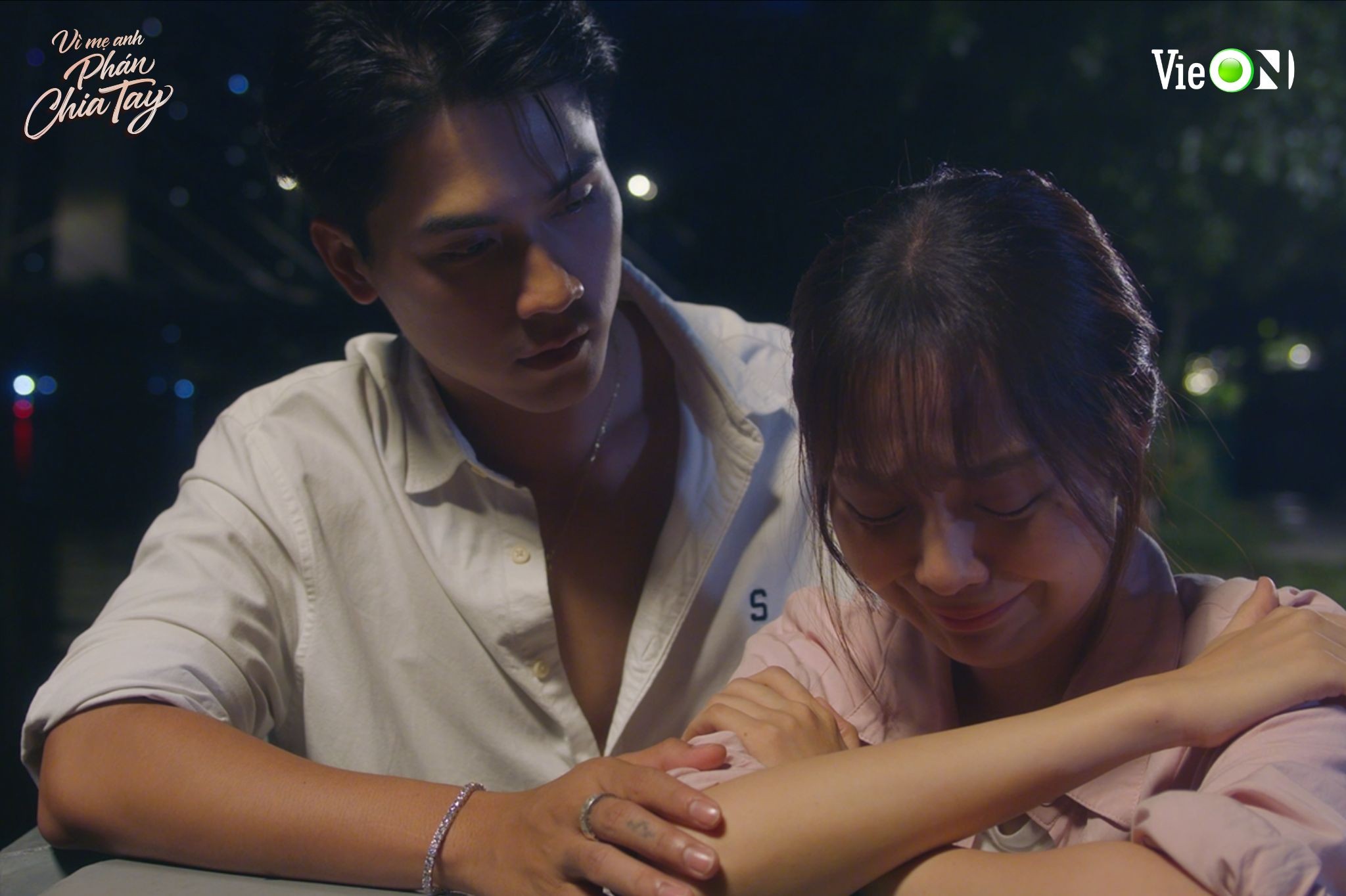 'Vì mẹ anh phán chia tay': Nghệ sĩ Hồng Ánh gọi Võ Điền Gia Huy và Trần Ngọc Vàng là 'viên đá quý'