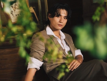 Từ 'hoàng tử nhạc số' đến nghệ sĩ toàn diện, Grey D nhận sự ủng hộ áp đảo trong ngày ra mắt album đầu tay