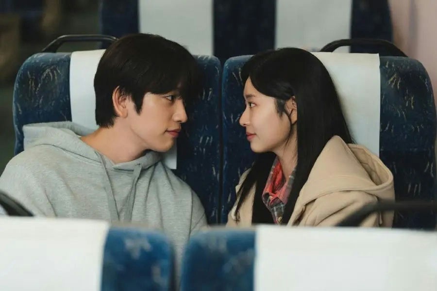 Phim Hàn 'Still Shining' gây tranh cãi với phân cảnh say rượu lái xe