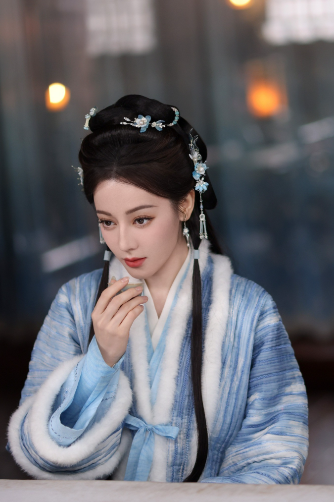 Phim của Địch Lệ Nhiệt Ba 'lép vế' trước 'Trường Tương Tư', nguy cơ khó bứt phá?